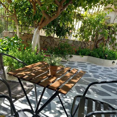 Studio In Garden Poros Town Exterior foto
