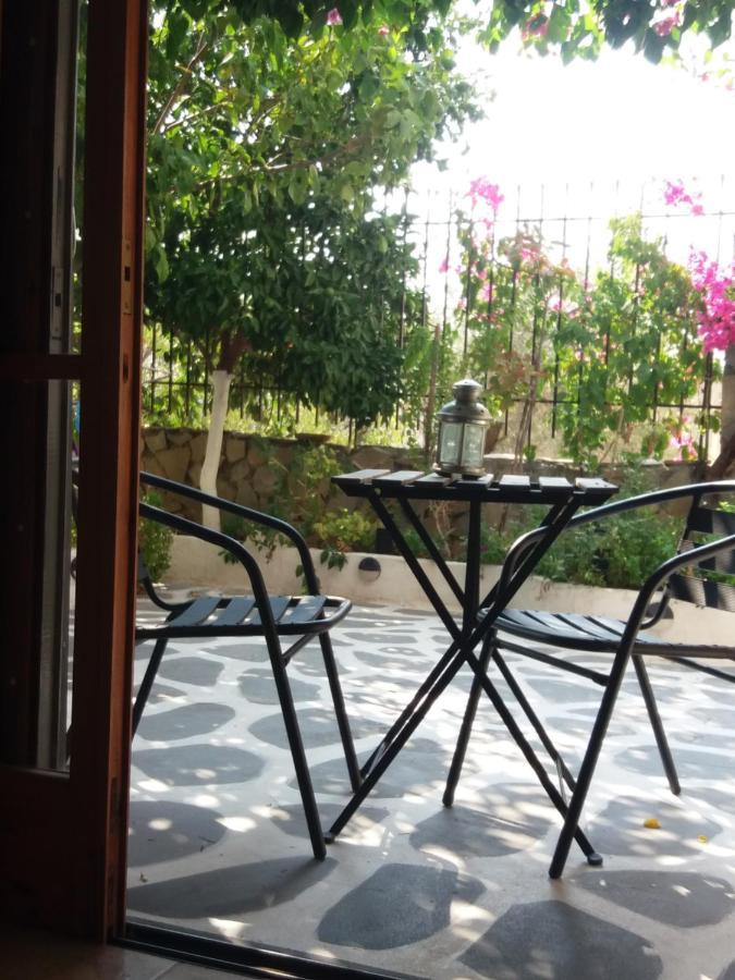 Studio In Garden Poros Town Exterior foto